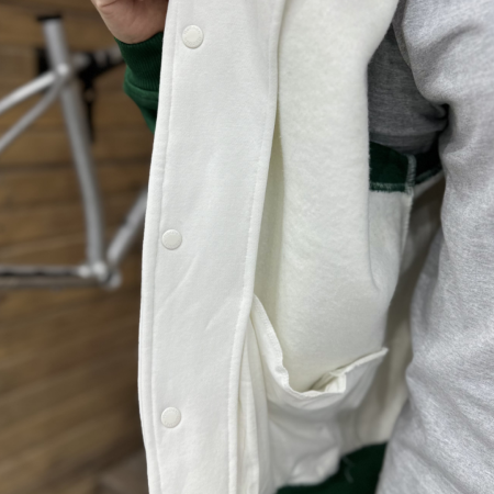 Куртки Куртка Reebok CL BBALL VARSITY Jacket chalk Артикул HC5708XL
