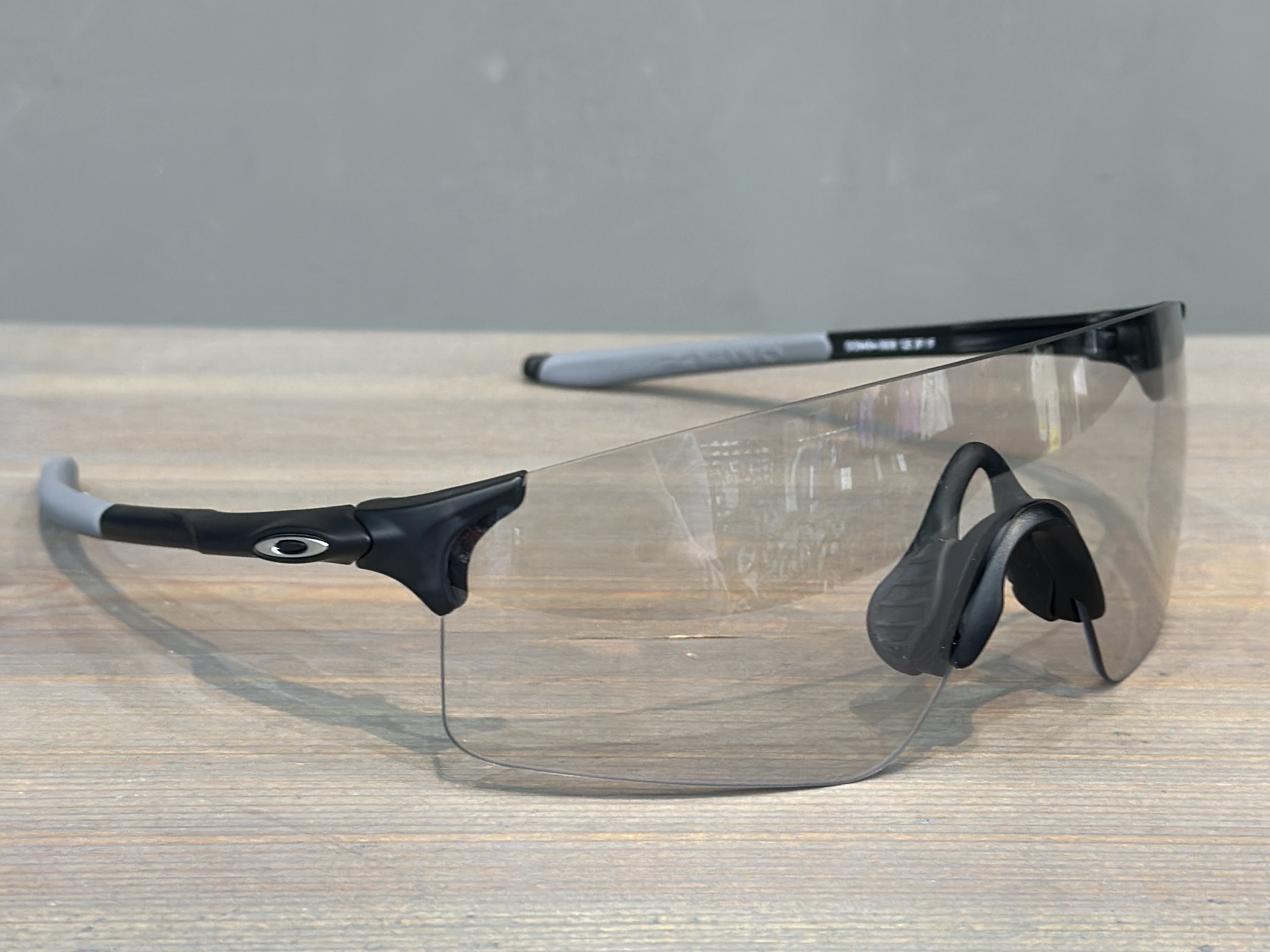 Очки спортивные OAKLEY EVZERO BLADES оправа Matte Black линза Clear/Black Iridium Photochromic