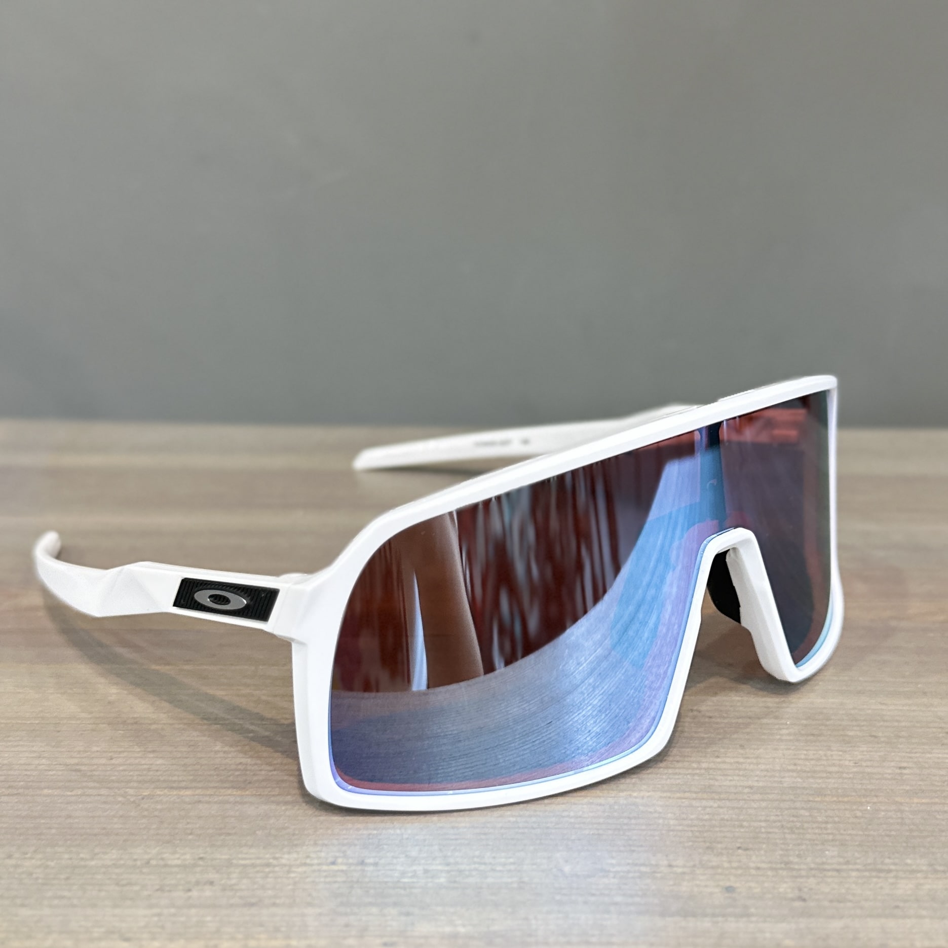 OAKLEY Sutro Polished White Prizm Snow Sapphire 28100.00