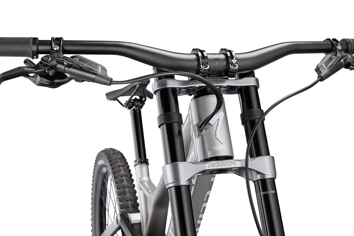 Купить Specialized Demo Expert 2022 Gloss Silver Dust/Charcoal Tint Gravity Fade/White W/ Red Ghost Pea Артикул 94522-3004, 94522-3002, 94522-3003
