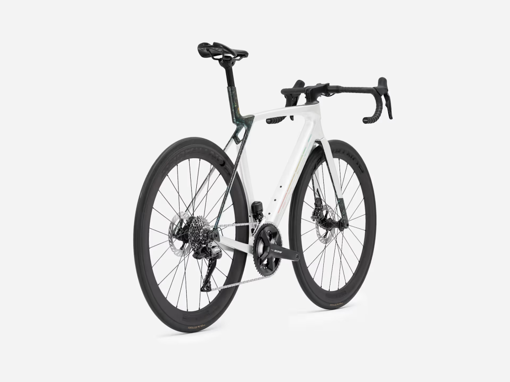 Шоссейные велосипеды Trek Madone SL 6 105 Di2 Gen 8 Gloss Crystal White/Matte Deep Smoke Артикул 5337991, 5337992, 5337993