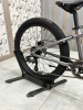 24 дюйма (7-11 лет) Silverback Spyke 24 SE 2026 Gloss Moondust Metallic Grey-Gloss Red Артикул 4816026331655