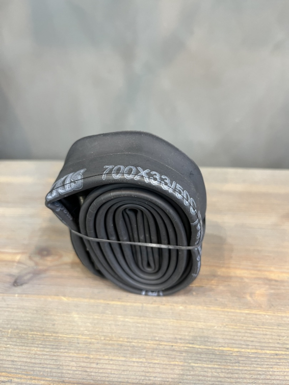 Камеры Камера 700 Maxxis Welter Weight 700x33/50C Вело ниппель Артикул 