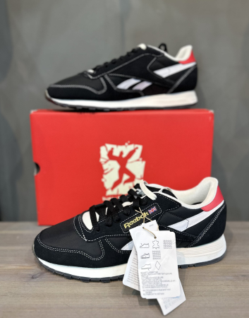 Кроссовки Кроссовки Reebok Classic Leather core black/ftwr white/vector red Артикул HQ41456, HQ414511, HQ41458, HQ41458.5, HQ414513, HQ41454.5, HQ414512, HQ41455.5, HQ41459.5, HQ41455, HQ41457.5, HQ414510.5, HQ414511.5, HQ414512.5, HQ41457, HQ41456.5, HQ414510, HQ41459