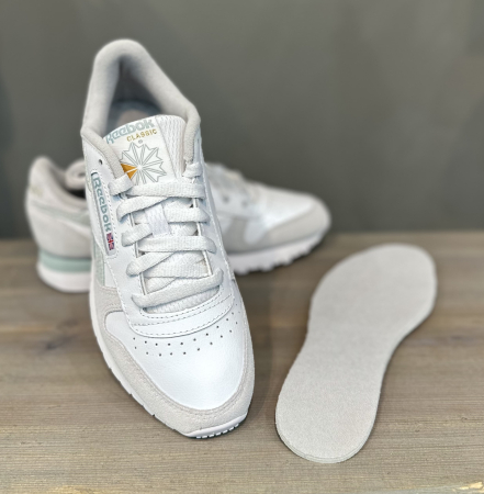 Кроссовки Кроссовки женские Reebok Classic Leather ftwr white/seaside grey/cold grey 1 Артикул GW38018.5, GW38015.5, GW38018, GW38017, GW38016.5, GW38019.5, GW380110, GW38016, GW38019, GW380111, GW38017.5, GW380110.5