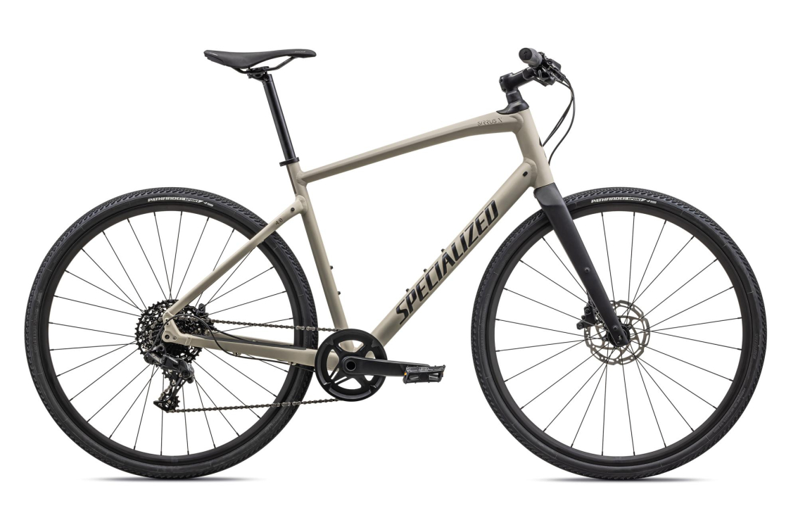 Городские велосипеды Specialized Sirrus X 4.0 2023 Gloss White Mountains / Taupe / Satin Black Reflective Артикул 92423-5101, 92423-5103, 92423-5105, 92423-5102, 92423-5100, 92423-5104