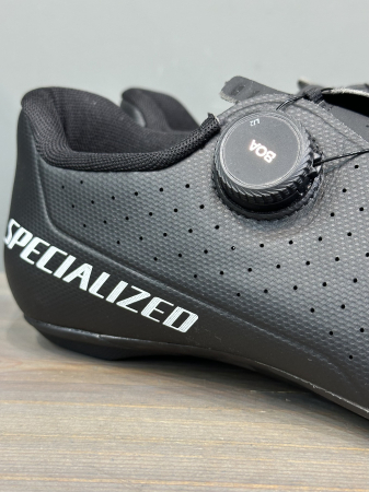 Велотуфли шоссе и триатлон Велотуфли Road Specialized Torch 2.0 Black Артикул 61023-3037, 61023-3040, 61023-3041, 61023-3036, 61023-3038, 61023-3042, 61023-3044, 61023-30415, 61023-3048, 61023-3043, 61023-3049, 61023-3047, 61023-30455, 61023-3045, 61023-30405, 61023-30445, 61023-30425, 61023-3039, 61023-3046, 61023-30435