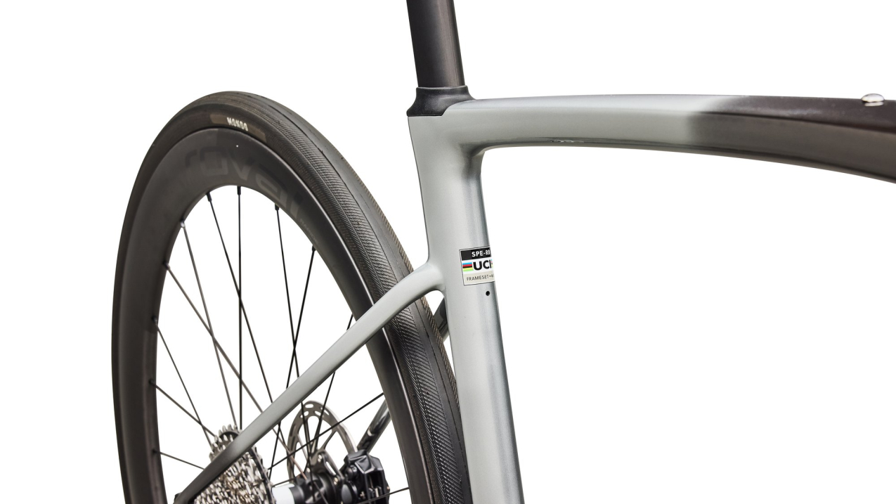 Шоссейные велосипеды Specialized Roubaix SL8 Pro - Sram Force AXS  2026 Gloss Carbon / Shadow Silver Артикул 94426-1052, 94426-1044, 94426-1049, 94426-1054, 94426-1056, 94426-1058, 94426-1061