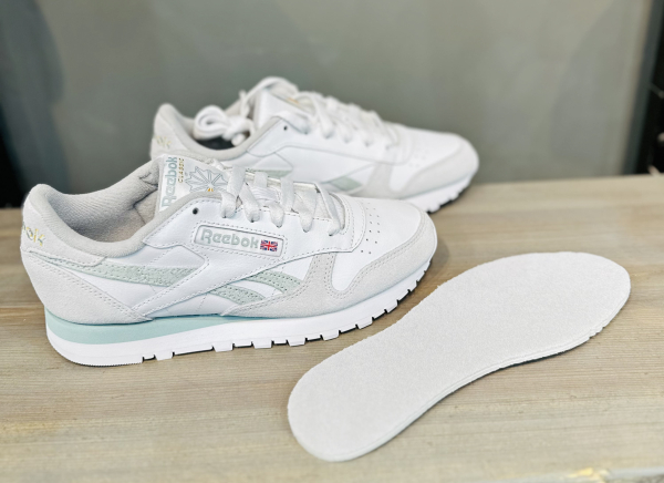 Кроссовки Кроссовки женские Reebok Classic Leather ftwr white/seaside grey/cold grey 1 Артикул GW38018.5, GW38015.5, GW38018, GW38017, GW38016.5, GW38019.5, GW380110, GW38016, GW38019, GW380111, GW38017.5, GW380110.5