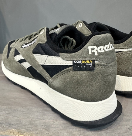 Кроссовки Кроссовки Reebok Classic Leather core black/army green/stucco Артикул GX480512, GX480511.5, GX480510.5, GX48057.5, GX48059, GX48058.5, GX480510, GX48058, GX480511, GX48059.5