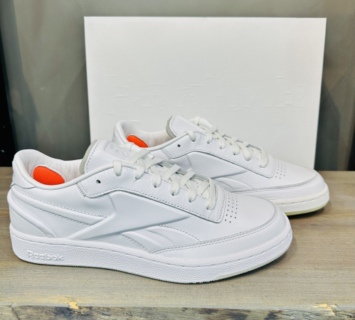 Кроссовки Кроссовки Reebok Victoria Beckham Club C ftwr white/ftwr white/black Артикул GY15727, GY15726, GY15728, GY15726.5, GY15725, GY15727.5, GY15729.5, GY15728.5, GY15725.5