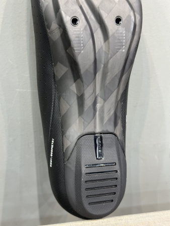 Велотуфли шоссе и триатлон Велотуфли Road Specialized Torch 2.0 Black Артикул 61023-3037, 61023-3040, 61023-3041, 61023-3036, 61023-3038, 61023-3042, 61023-3044, 61023-30415, 61023-3048, 61023-3043, 61023-3049, 61023-3047, 61023-30455, 61023-3045, 61023-30405, 61023-30445, 61023-30425, 61023-3039, 61023-3046, 61023-30435