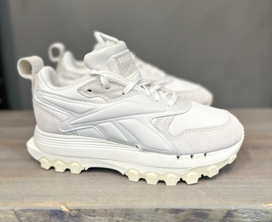 Кроссовки Кроссовки женские Reebok Classic Leather CARDI V2 chalk/chalk/alabaster Артикул GW887410.5, GW887411, GW88748, GW88749, GW88747, GW88748.5, GW88749.5, GW887410, GW88746.5, GW88747.5, GW88746