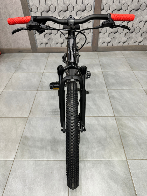 24 дюйма (7-11 лет) Silverback Spyke 24 SE 2026 Gloss Moondust Metallic Grey-Gloss Red Артикул 4816026331655