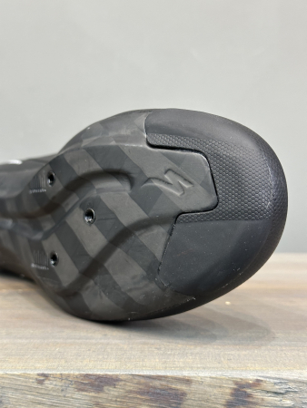 Велотуфли шоссе и триатлон Велотуфли Road Specialized Torch 2.0 Black Артикул 61023-3037, 61023-3040, 61023-3041, 61023-3036, 61023-3038, 61023-3042, 61023-3044, 61023-30415, 61023-3048, 61023-3043, 61023-3049, 61023-3047, 61023-30455, 61023-3045, 61023-30405, 61023-30445, 61023-30425, 61023-3039, 61023-3046, 61023-30435