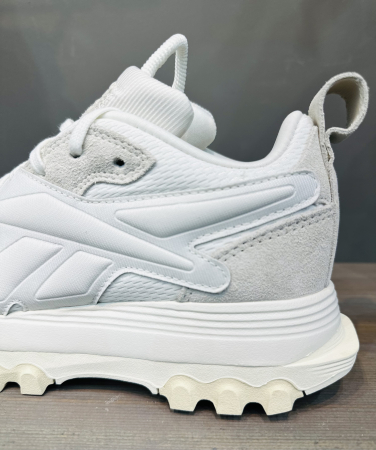 Кроссовки Кроссовки женские Reebok Classic Leather CARDI V2 chalk/chalk/alabaster Артикул GW887410.5, GW887411, GW88748, GW88749, GW88747, GW88748.5, GW88749.5, GW887410, GW88746.5, GW88747.5, GW88746