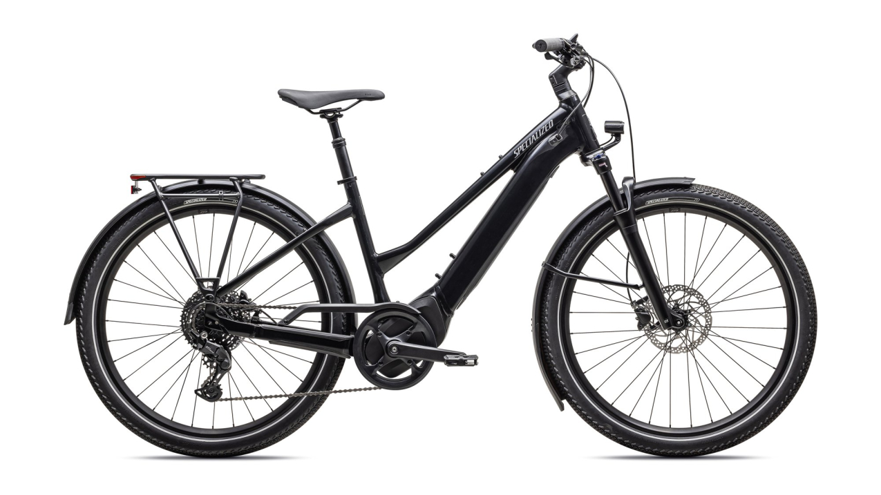 TURBO VADO - свой в городе! Specialized Turbo Vado 4.0 Step-Through 2025 Gloss Castblack / Satin Silver Reflective Артикул 95324-5402, 95324-5404, 95324-5405, 95324-5403