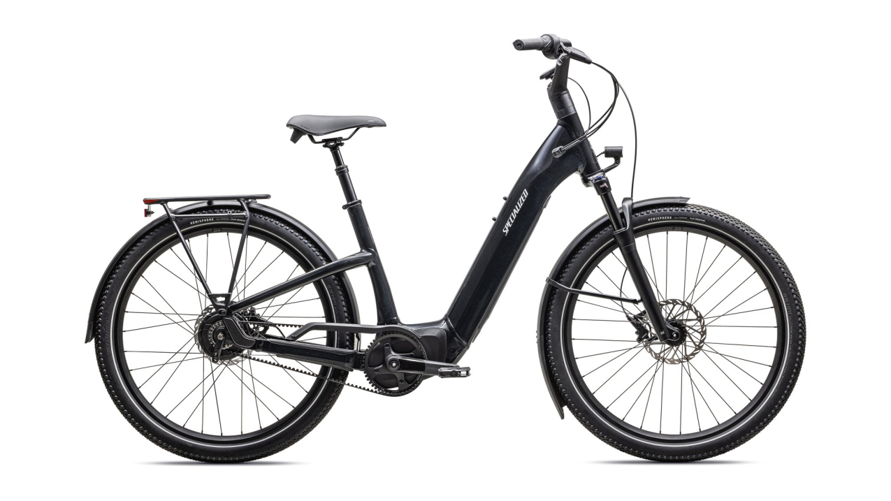 TURBO COMO - современный уровень комфорта Specialized Turbo Como 4.0 IGH 2025 Gloss Cast Black / Satin Silver Reflective Артикул 90424-4404, 90424-4402, 90424-4403, 90424-4405