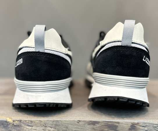Кроссовки Кроссовки Reebok LX2200 Core black/Classic white/Pure grey Артикул GY15389, GY15387, GY15386.5, GY153810, GY15389.5, GY153811.5, GY15388, GY153812, GY15388.5, GY153810.5, GY15387.5, GY153813, GY15386, GY153811