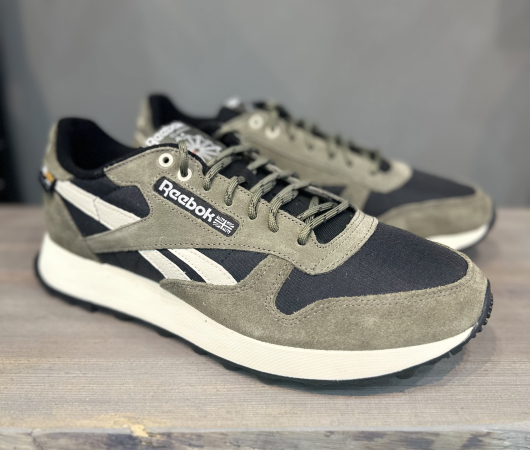 Кроссовки Кроссовки Reebok Classic Leather core black/army green/stucco Артикул GX480512, GX480511.5, GX480510.5, GX48057.5, GX48059, GX48058.5, GX480510, GX48058, GX480511, GX48059.5