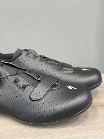 Велотуфли шоссе и триатлон Велотуфли Road Specialized Torch 2.0 Black Артикул 61023-3037, 61023-3040, 61023-3041, 61023-3036, 61023-3038, 61023-3042, 61023-3044, 61023-30415, 61023-3048, 61023-3043, 61023-3049, 61023-3047, 61023-30455, 61023-3045, 61023-30405, 61023-30445, 61023-30425, 61023-3039, 61023-3046, 61023-30435