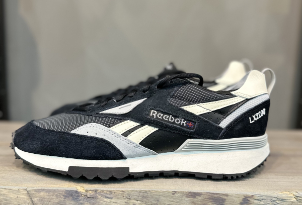Кроссовки Кроссовки Reebok LX2200 Core black/Classic white/Pure grey Артикул GY15389, GY15387, GY15386.5, GY153810, GY15389.5, GY153811.5, GY15388, GY153812, GY15388.5, GY153810.5, GY15387.5, GY153813, GY15386, GY153811