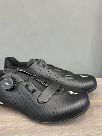 Велотуфли шоссе и триатлон Велотуфли Road Specialized Torch 2.0 Black Артикул 61023-3037, 61023-3040, 61023-3041, 61023-3036, 61023-3038, 61023-3042, 61023-3044, 61023-30415, 61023-3048, 61023-3043, 61023-3049, 61023-3047, 61023-30455, 61023-3045, 61023-30405, 61023-30445, 61023-30425, 61023-3039, 61023-3046, 61023-30435