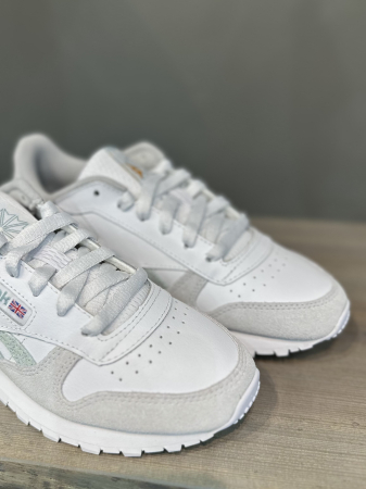 Кроссовки Кроссовки женские Reebok Classic Leather ftwr white/seaside grey/cold grey 1 Артикул GW38018.5, GW38015.5, GW38018, GW38017, GW38016.5, GW38019.5, GW380110, GW38016, GW38019, GW380111, GW38017.5, GW380110.5