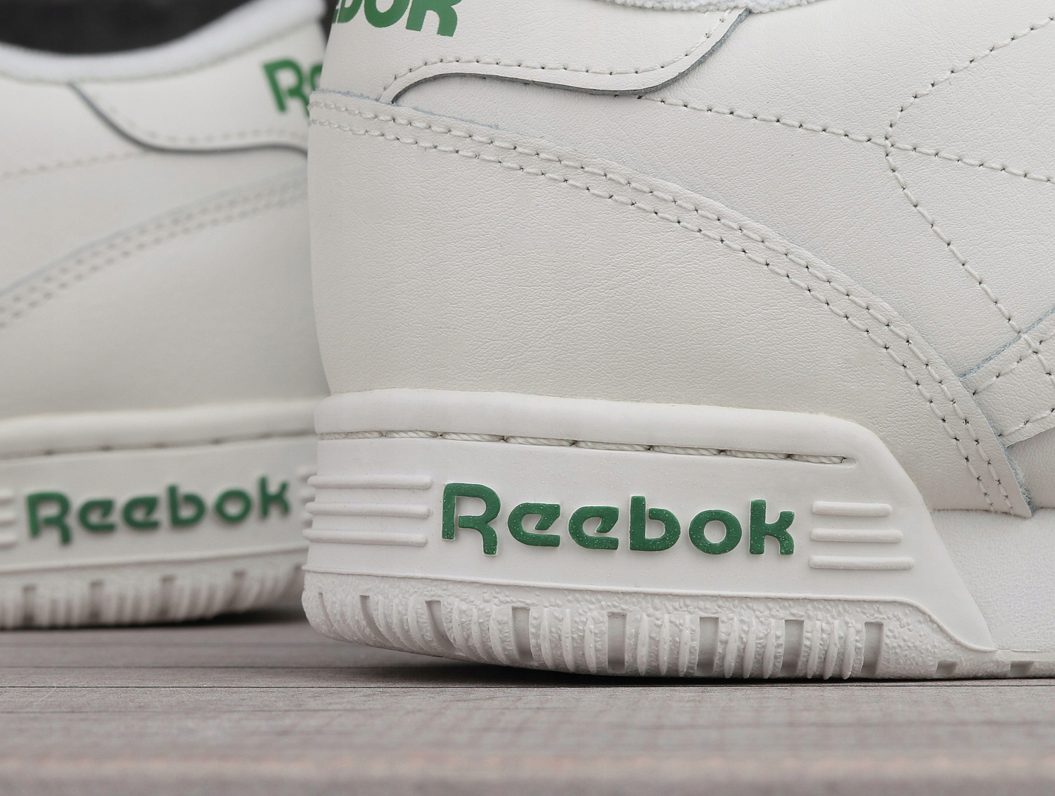 Кроссовки Reebok Reebok Exofit Lo Clean Logo chalk/vector red/glen green