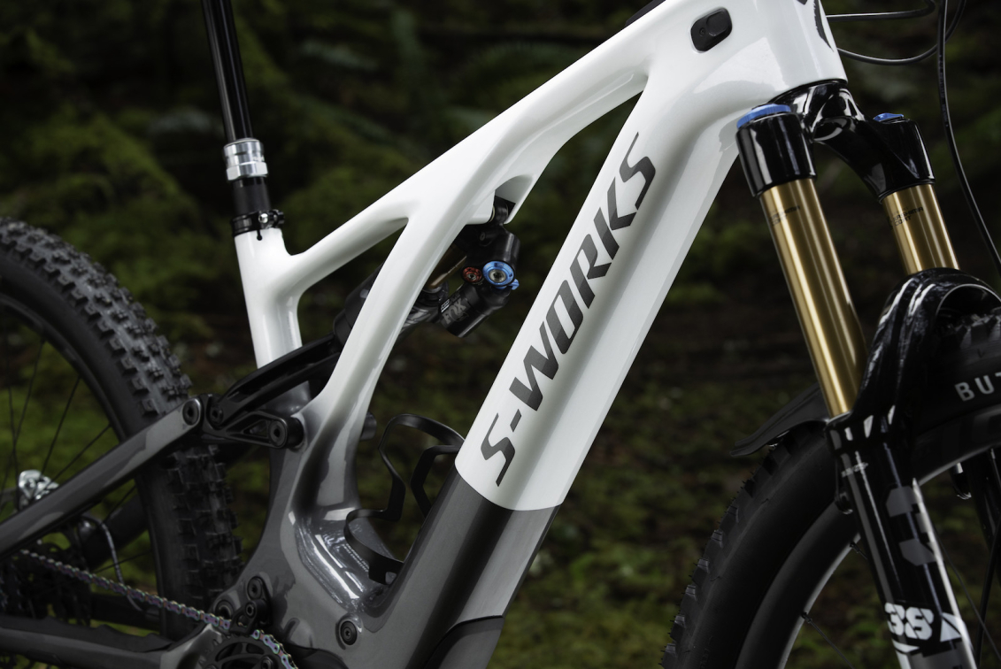 TURBO LEVO - лучшее из возможного! Specialized S-Works Turbo Levo 29/27 2022 Metallic White Silver / Chrome / Dream Silver Артикул 95221-0803, 95221-0806, 95221-0805, 95221-0804, 95221-0802