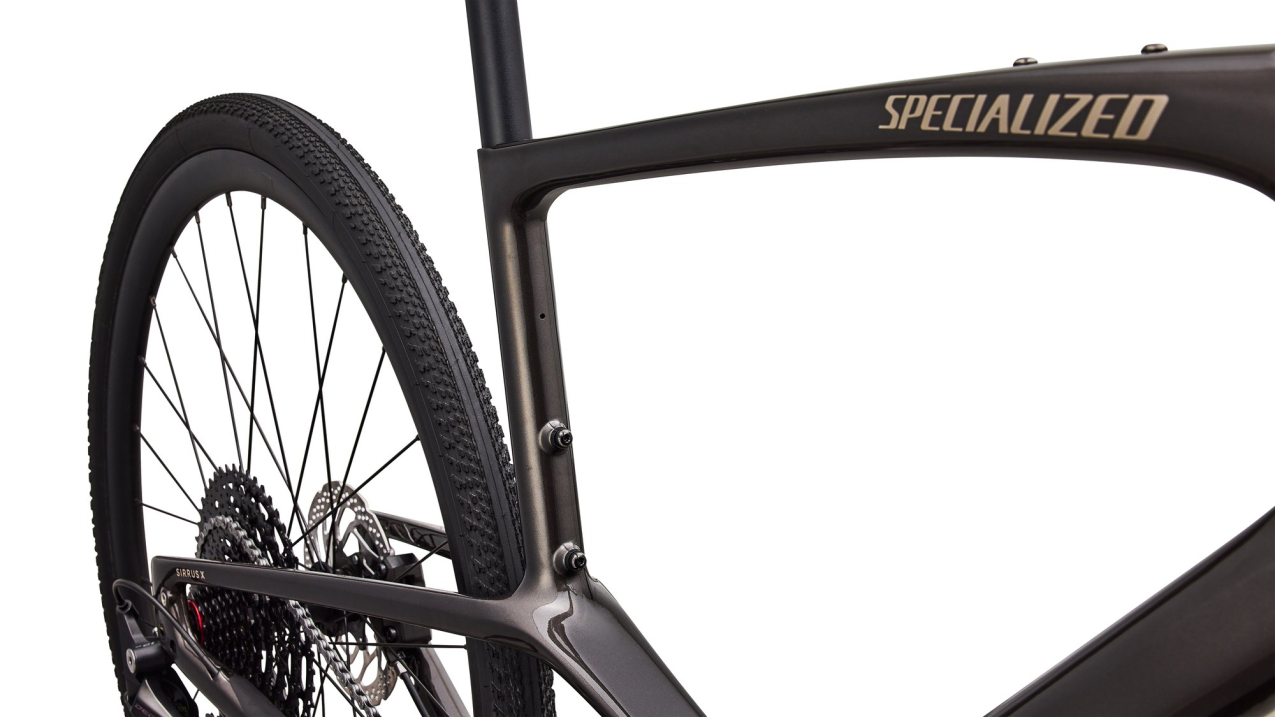Городские велосипеды Specialized Sirrus X 5.0 2027 Gloss Warm Smoke / Sandstone Metallic Frost Reflective Артикул 92427-3104, 92427-3103, 92427-3105
