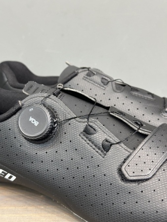 Велотуфли шоссе и триатлон Велотуфли Road Specialized Torch 2.0 Black Артикул 61023-3037, 61023-3040, 61023-3041, 61023-3036, 61023-3038, 61023-3042, 61023-3044, 61023-30415, 61023-3048, 61023-3043, 61023-3049, 61023-3047, 61023-30455, 61023-3045, 61023-30405, 61023-30445, 61023-30425, 61023-3039, 61023-3046, 61023-30435