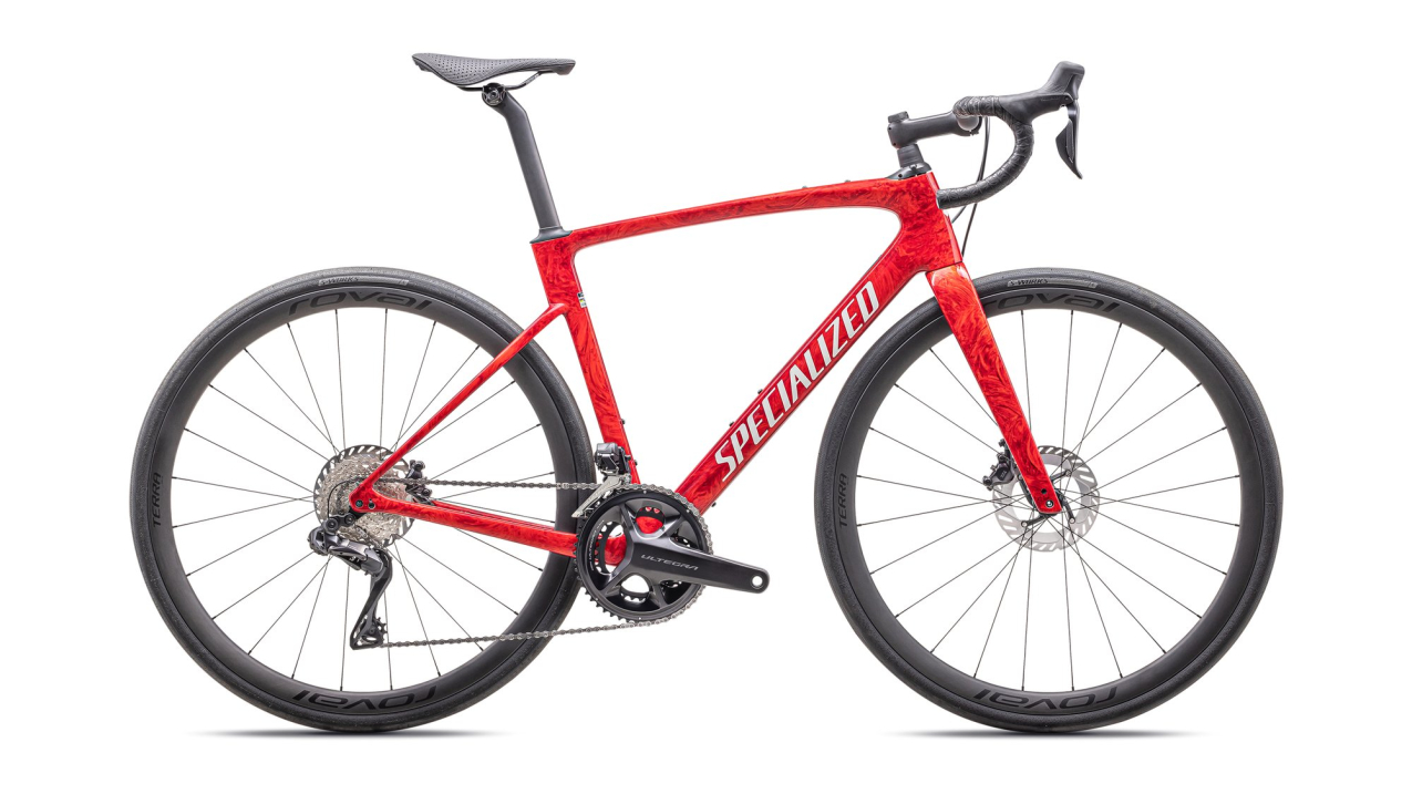 Шоссейные велосипеды Specialized Roubaix SL8 Pro - Ultegra Di2 2025 Gloss Red Pearl + Fiery Red Strata / Dune White Артикул 94425-1056, 94425-1058, 94425-1052, 94425-1054, 94425-1061, 94425-1049