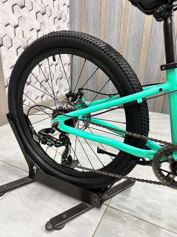 24 дюйма (7-11 лет) Silverback Spyke 24 D 1 Girl 2026 Gloss Mystic Teal/Gloss Black Артикул 4816026312845