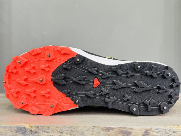 Зимняя обувь Кроссовки Salomon Winter Cross Spike Black/Neon Flame/Safety Yellow Артикул L47307300-10.5, L47307300-9, L47307300-10