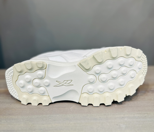 Кроссовки Кроссовки женские Reebok Classic Leather CARDI V2 chalk/chalk/alabaster Артикул GW887410.5, GW887411, GW88748, GW88749, GW88747, GW88748.5, GW88749.5, GW887410, GW88746.5, GW88747.5, GW88746