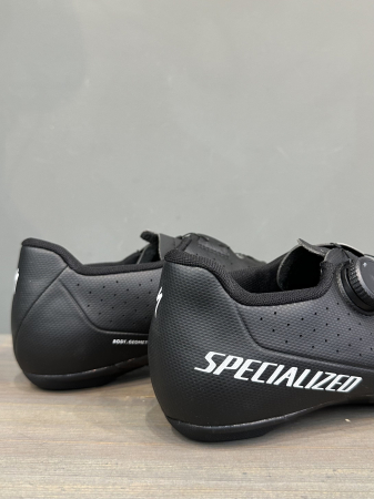 Велотуфли шоссе и триатлон Велотуфли Road Specialized Torch 2.0 Black Артикул 61023-3037, 61023-3040, 61023-3041, 61023-3036, 61023-3038, 61023-3042, 61023-3044, 61023-30415, 61023-3048, 61023-3043, 61023-3049, 61023-3047, 61023-30455, 61023-3045, 61023-30405, 61023-30445, 61023-30425, 61023-3039, 61023-3046, 61023-30435