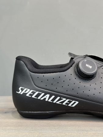 Велотуфли шоссе и триатлон Велотуфли Road Specialized Torch 2.0 Black Артикул 61023-3037, 61023-3040, 61023-3041, 61023-3036, 61023-3038, 61023-3042, 61023-3044, 61023-30415, 61023-3048, 61023-3043, 61023-3049, 61023-3047, 61023-30455, 61023-3045, 61023-30405, 61023-30445, 61023-30425, 61023-3039, 61023-3046, 61023-30435