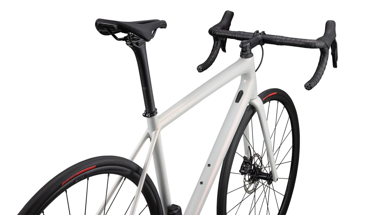 Шоссейные велосипеды Specialized Aethos Comp 2023 Gloss 100% Red Ghost Pearl Over Dune White/Dune White Артикул 97223-5458, 97223-5452, 97223-5461, 97223-5456, 97223-5454, 97223-5449