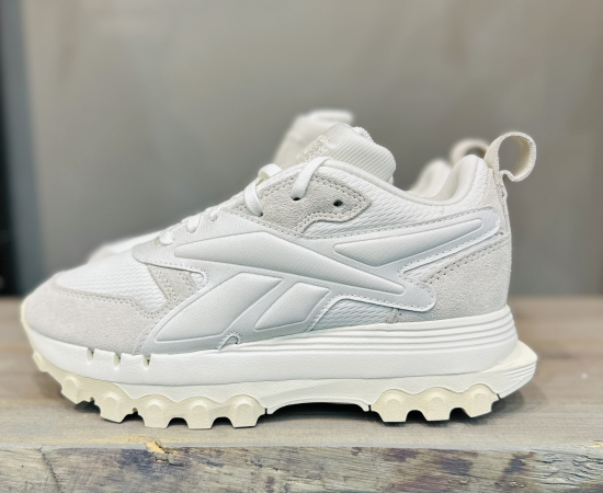 Кроссовки Кроссовки женские Reebok Classic Leather CARDI V2 chalk/chalk/alabaster Артикул GW887410.5, GW887411, GW88748, GW88749, GW88747, GW88748.5, GW88749.5, GW887410, GW88746.5, GW88747.5, GW88746
