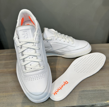 Кроссовки Кроссовки Reebok Victoria Beckham Club C ftwr white/ftwr white/black Артикул GY15727, GY15726, GY15728, GY15726.5, GY15725, GY15727.5, GY15729.5, GY15728.5, GY15725.5