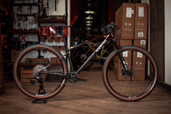 Superior XP 9.6 2025 Matte Carbon/Red Carbon