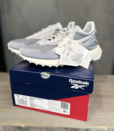 Кроссовки Кроссовки женские Reebok Classic Leather Legacy AZ pure grey 4/pure grey 2/pewter Артикул GX48049, GX480410, GX48047.5, GX48048, GX48048.5, GX48046.5, GX48045.5