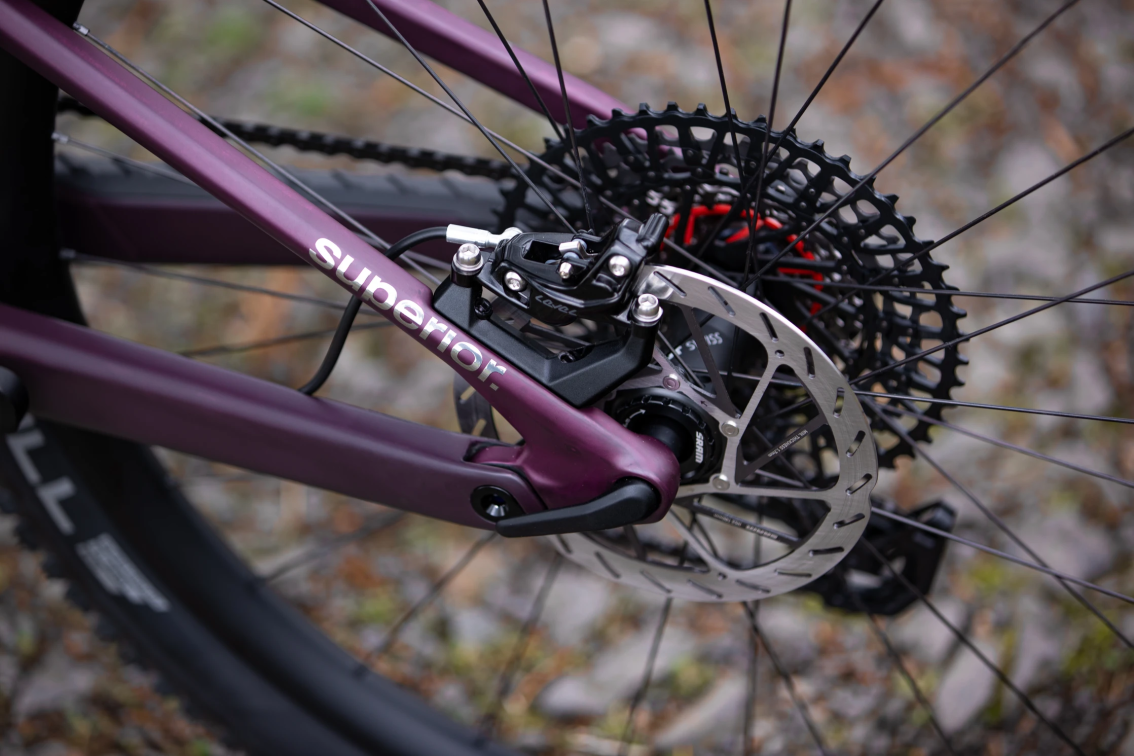 Электровелосипеды с двигателем Bosch, Yamaha, Shimano Superior iXF 9.8 2024 Matte Carbon Berry Артикул 801.2025.79004, 801.2025.79002