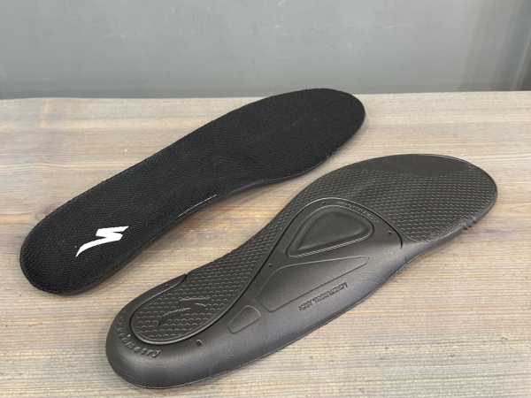 Велотуфли шоссе и триатлон Велотуфли Road Specialized Torch 2.0 Black Артикул 61023-3037, 61023-3040, 61023-3041, 61023-3036, 61023-3038, 61023-3042, 61023-3044, 61023-30415, 61023-3048, 61023-3043, 61023-3049, 61023-3047, 61023-30455, 61023-3045, 61023-30405, 61023-30445, 61023-30425, 61023-3039, 61023-3046, 61023-30435
