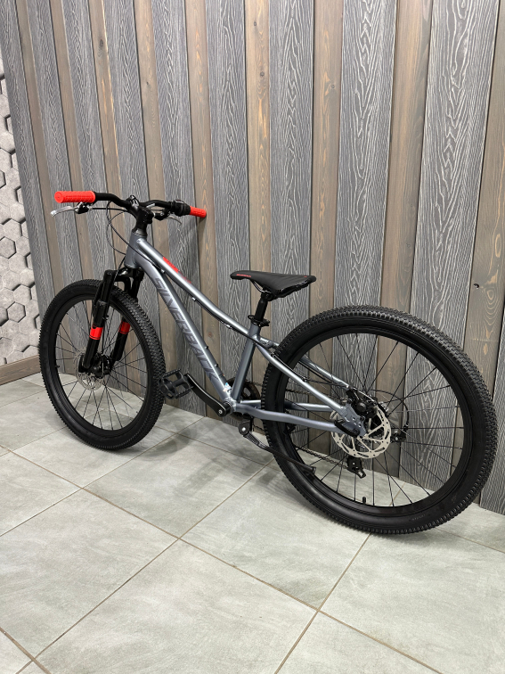 24 дюйма (7-11 лет) Silverback Spyke 24 D 1 Boy 2026 Matt Xenon Grey/Matt Orange Артикул 4816026331624