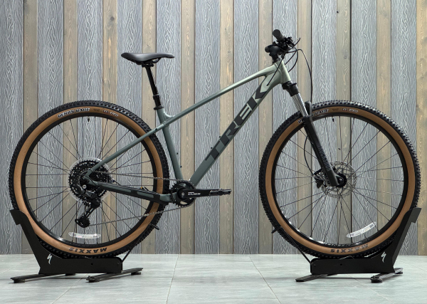 Trek Marlin 6 Gen 3 29 Matte Lichen/Keswick Green Fade