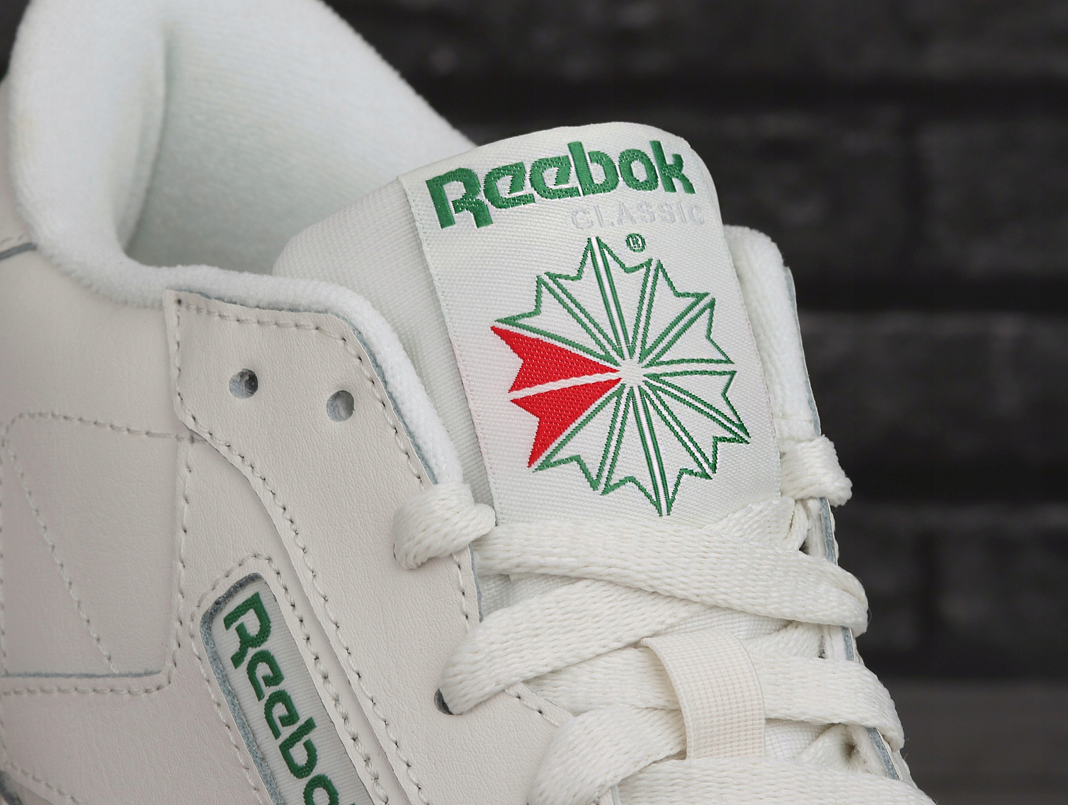 Кроссовки Reebok Reebok Exofit Lo Clean Logo chalk/vector red/glen green