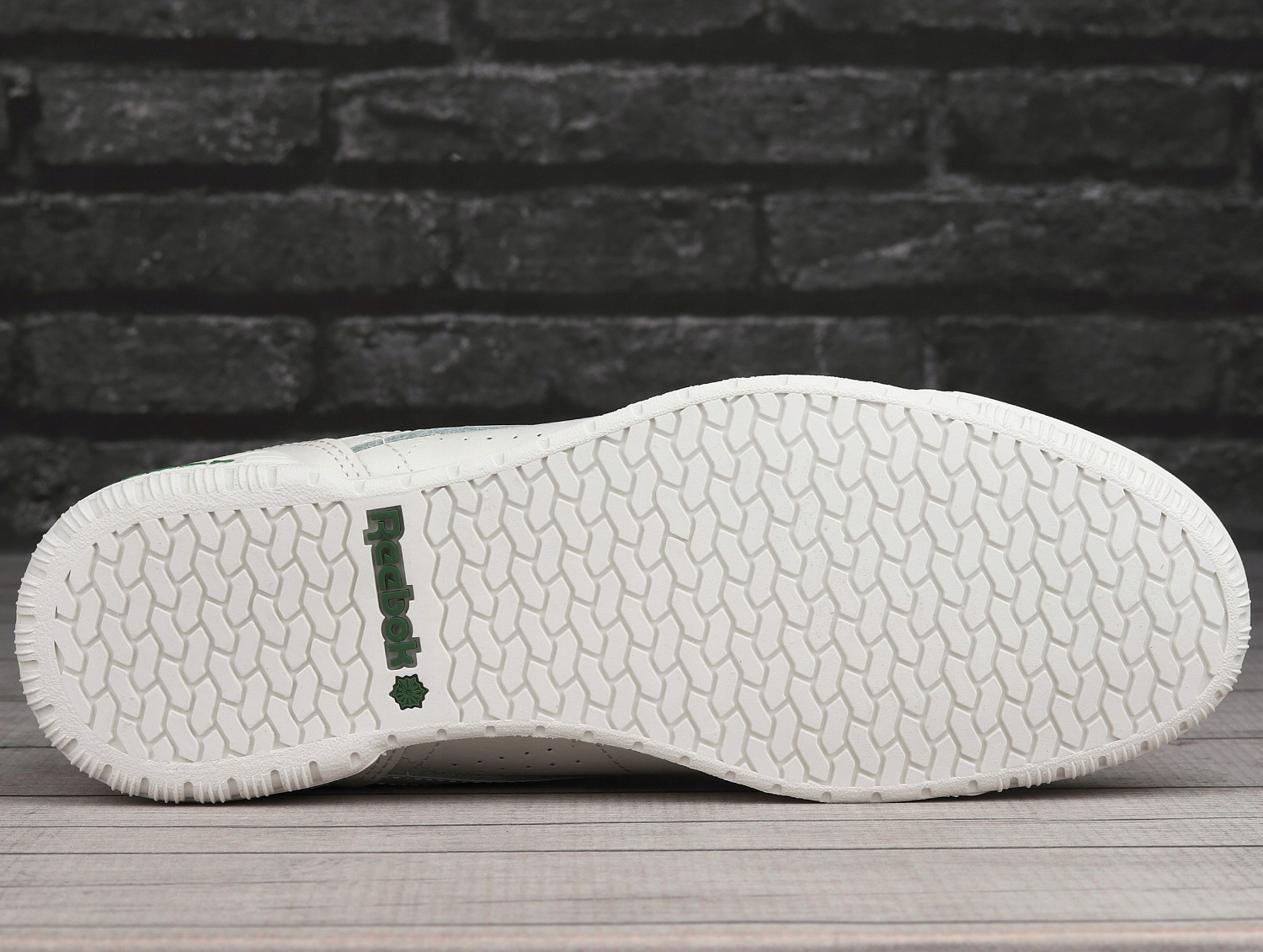 Кроссовки Reebok Reebok Exofit Lo Clean Logo chalk/vector red/glen green