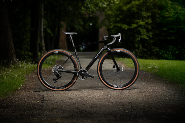 Superior XR XR 9.8 GR 2025 Matte Carbon/Gloss Black